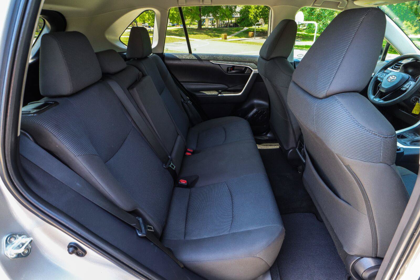 Used 2022 Toyota RAV4 LE w/ Carpet Mat Package (TMS) AWD/4WD image 32