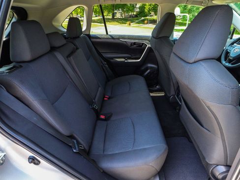 Used 2022 Toyota RAV4 LE w/ Carpet Mat Package (TMS) AWD/4WD image 32