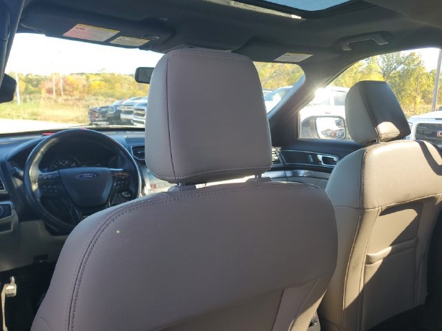 Used 2018 Ford Explorer XLT w/ Equipment Group 202A AWD/4WD image 10
