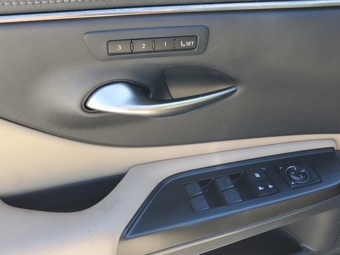 Used 2019 Lexus ES 350 w/ Premium Package image 23