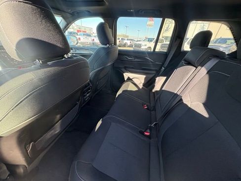 Used 2025 Jeep Grand Cherokee Laredo X w/ Luxury Tech Group I image 18