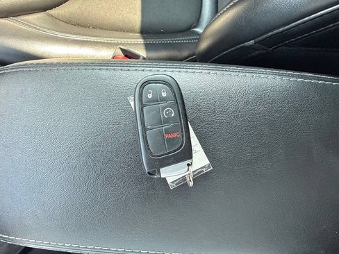 Used 2019 Jeep Cherokee Latitude Plus w/ Cold Weather Group AWD/4WD image 25
