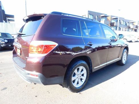 Used 2012 Toyota Highlander SE image 2