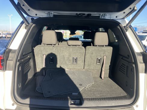 Used 2025 GMC Acadia Elevation image 13