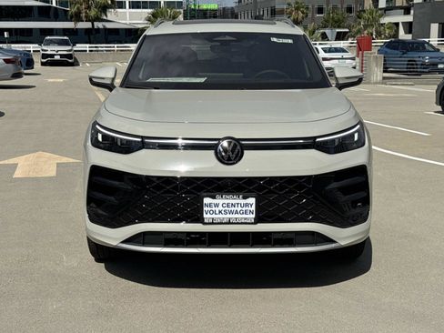 New 2026 Volkswagen Tiguan SEL R-Line image 2