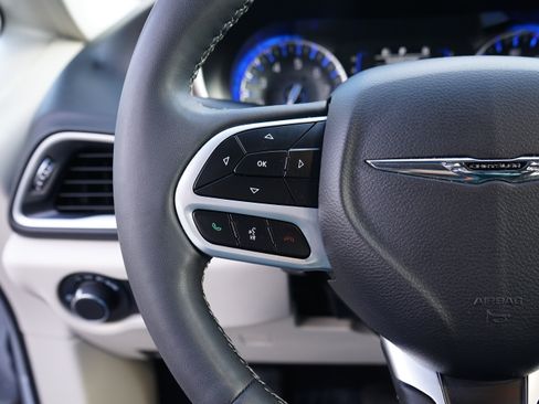 Used 2023 Chrysler Voyager LX image 27