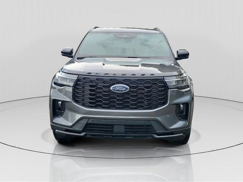 Used 2025 Ford Explorer ST-Line AWD/4WD image 2