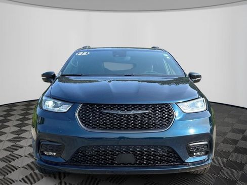 Used 2025 Chrysler Pacifica Limited FWD image 8