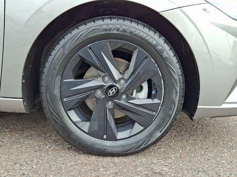 Used 2023 Hyundai Elantra SEL image 8