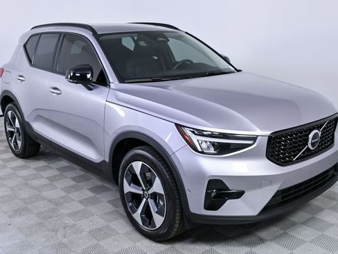 Used 2026 Volvo XC40 B4 Plus w/ Protection Package Premier image 27