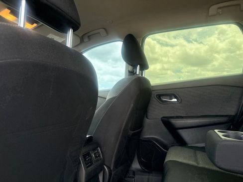 Used 2023 Nissan Rogue SV FWD image 30