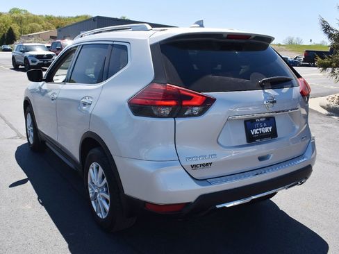 Used 2017 Nissan Rogue SV AWD/4WD image 3