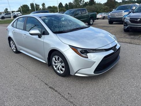 Used 2024 Toyota Corolla LE FWD image 2