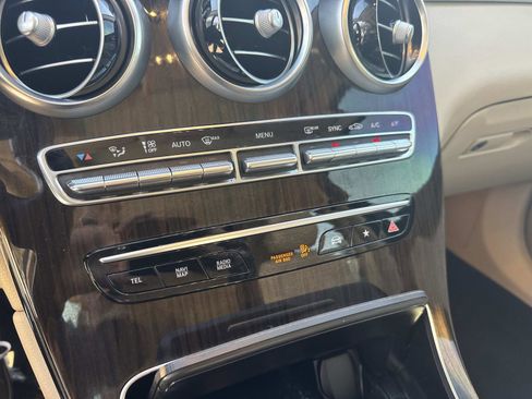Certified 2022 Mercedes-Benz GLC 300 image 22