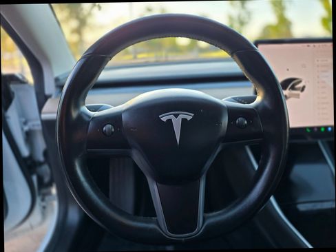 Used 2019 Tesla Model 3 Mid Range RWD image 24