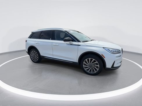 Used 2023 Lincoln Corsair Reserve AWD/4WD image 2