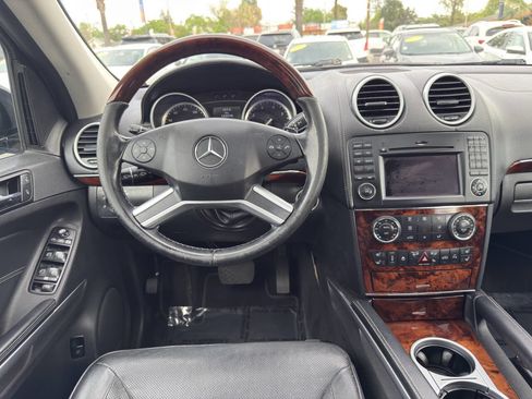 Used 2012 Mercedes-Benz GL 550 4MATIC image 17