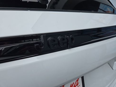 New 2026 Jeep Grand Cherokee Altitude image 21