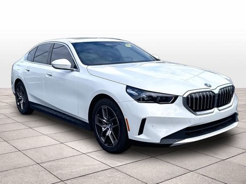 Used 2024 BMW i5 eDrive40i w/ M Sport Package RWD image 3