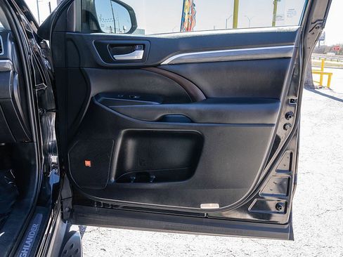 Used 2019 Toyota Highlander Limited image 11