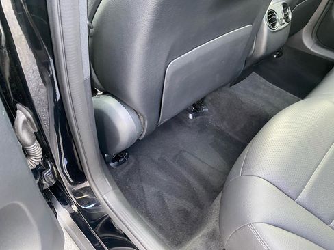 Used 2019 Mercedes-Benz GLC 300 4MATIC w/ Premium Package image 25