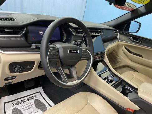 Certified 2024 Jeep Grand Cherokee Limited w/ Luxury Tech Group II image 10