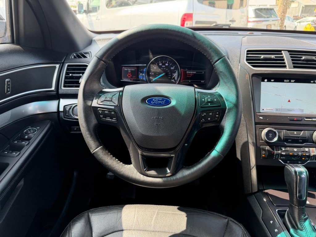 Used 2017 Ford Explorer XLT w/ Equipment Group 202A FWD image 27