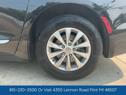 Used 2017 Chrysler Pacifica Touring-L FWD image 30