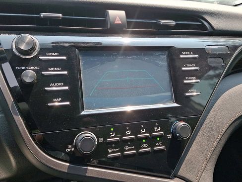 Used 2019 Toyota Camry LE FWD image 18