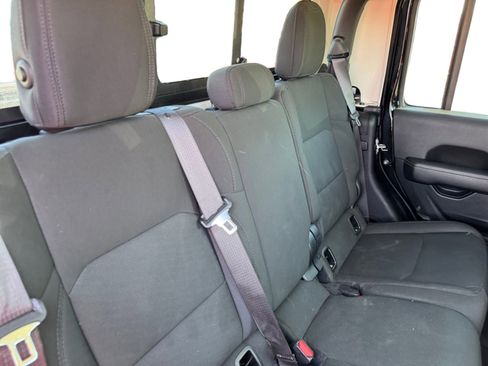 Used 2021 Jeep Gladiator Overland AWD/4WD image 18