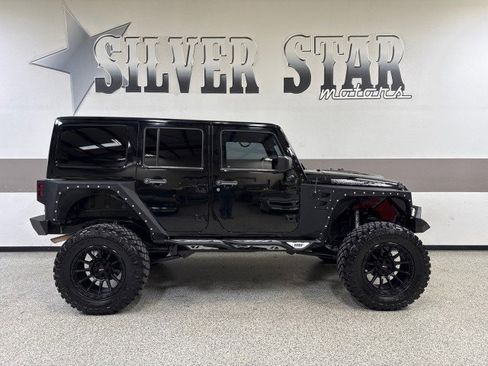 Used 2015 Jeep Wrangler Unlimited Rubicon image 38