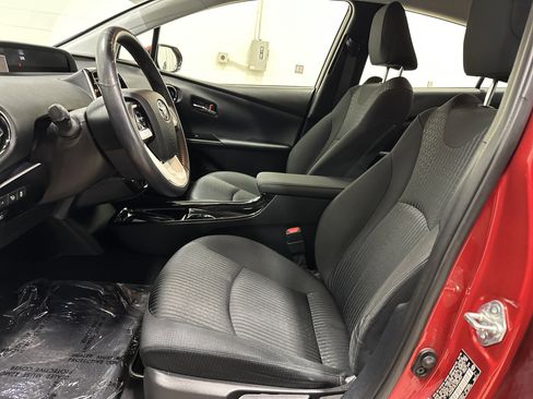 Used 2018 Toyota Prius Three image 16