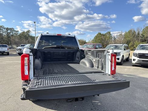 Used 2025 Ford F250 XLT image 9