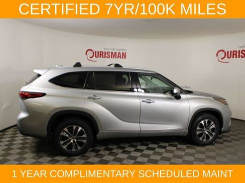 Used 2022 Toyota Highlander XLE AWD/4WD image 9