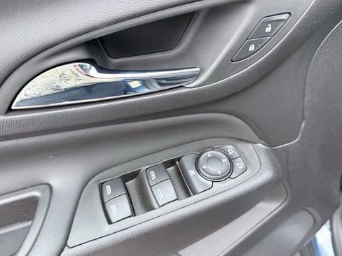 Used 2024 Chevrolet Equinox LT FWD image 18