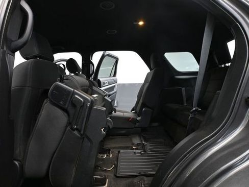 Used 2017 Ford Explorer XLT AWD/4WD image 36