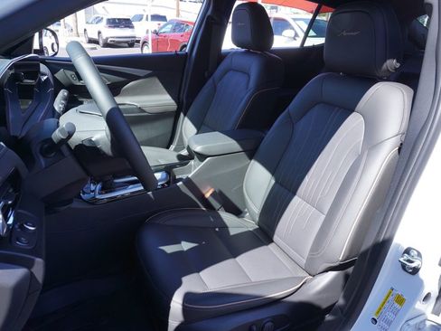 Certified 2025 Buick Envista Avenir image 14