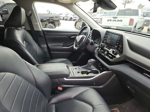 Used 2021 Toyota Highlander XLE image 11