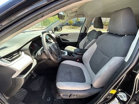 Used 2021 Toyota RAV4 XLE w/ Carpet Mat Package (TMS) AWD/4WD image 11