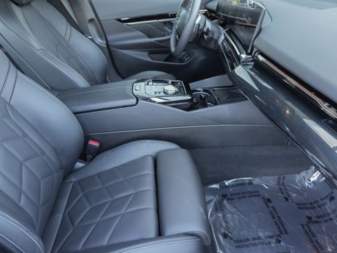 Certified 2025 BMW 530i xDrive w/ Premium Package image 13