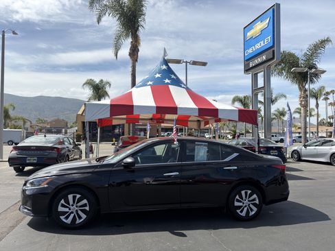 Used 2024 Nissan Altima 2.5 S FWD image 5