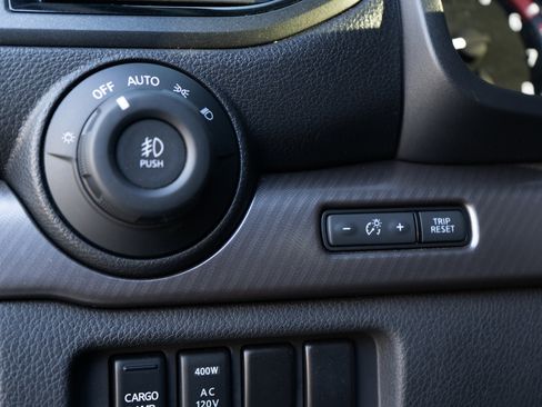 Used 2023 Nissan Titan PRO-4X w/ Pro-4x Convenience Package image 37