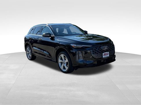 Used 2025 Audi Q5 Premium Plus w/ Premium Plus AWD/4WD image 3