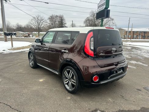 Used 2017 Kia Soul + image 3