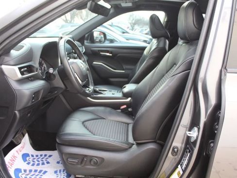 Used 2022 Toyota Highlander XSE image 30