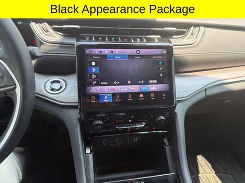 Used 2024 Jeep Grand Cherokee Limited w/ Black Appearance Package AWD/4WD image 12