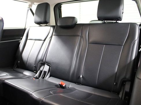 Used 2024 Ford Expedition Max XLT image 19