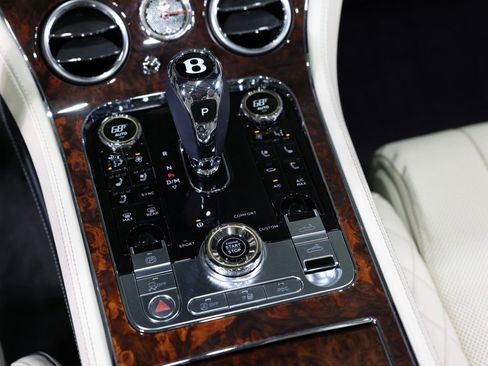 Used 2021 Bentley Continental GT image 32