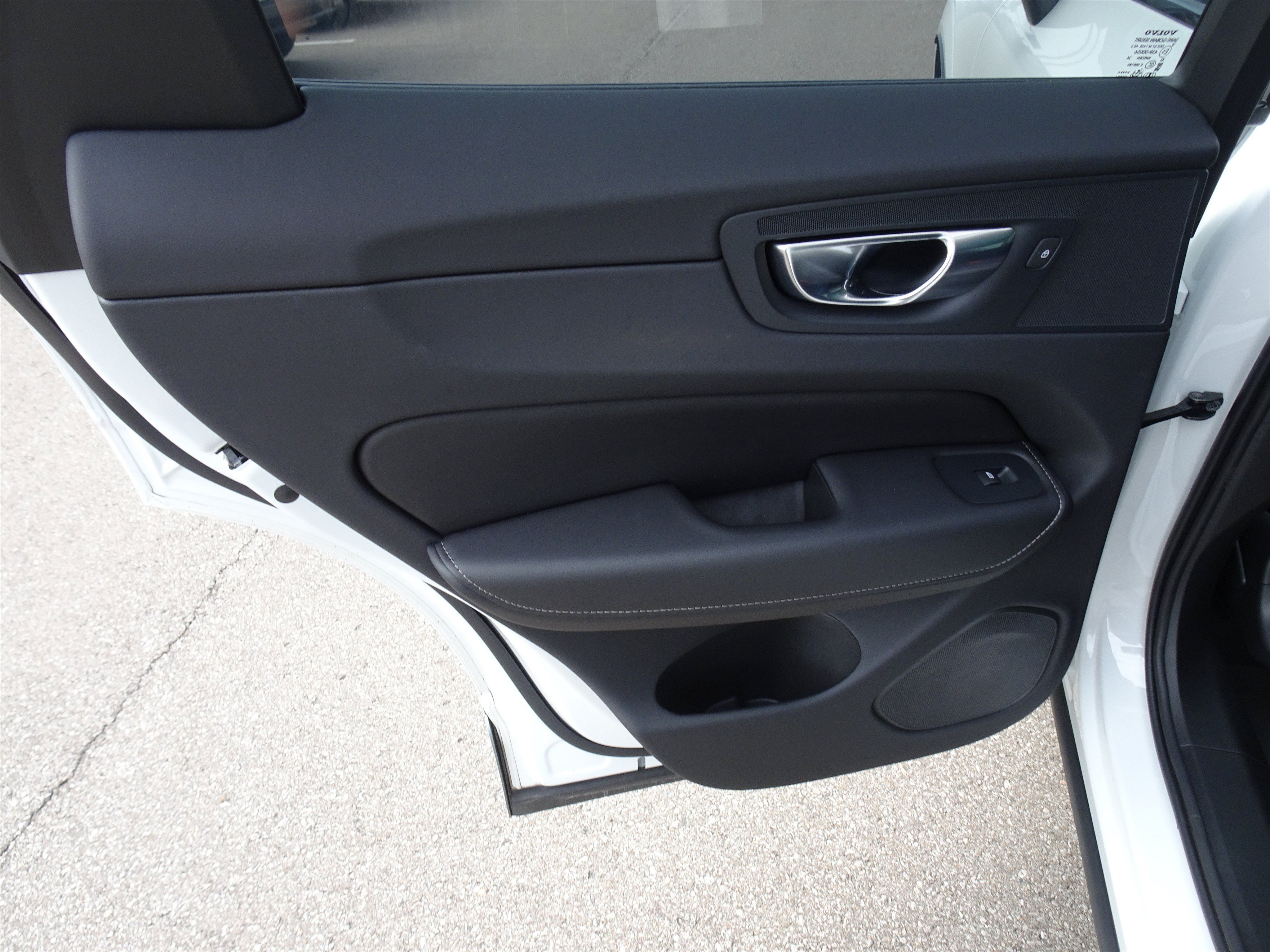 Used 2025 Volvo XC60 B5 Ultra w/ Protection Package Premier AWD/4WD image 16