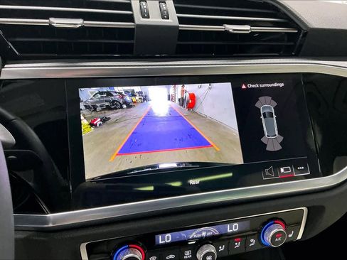 Certified 2025 Audi Q3 2.0T Premium w/ Convenience Package image 24